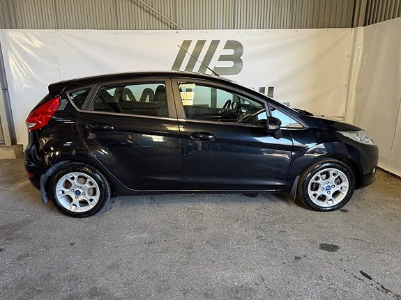 Vehicle Image 6