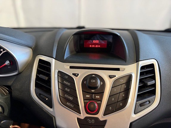 Vehicle Image 11