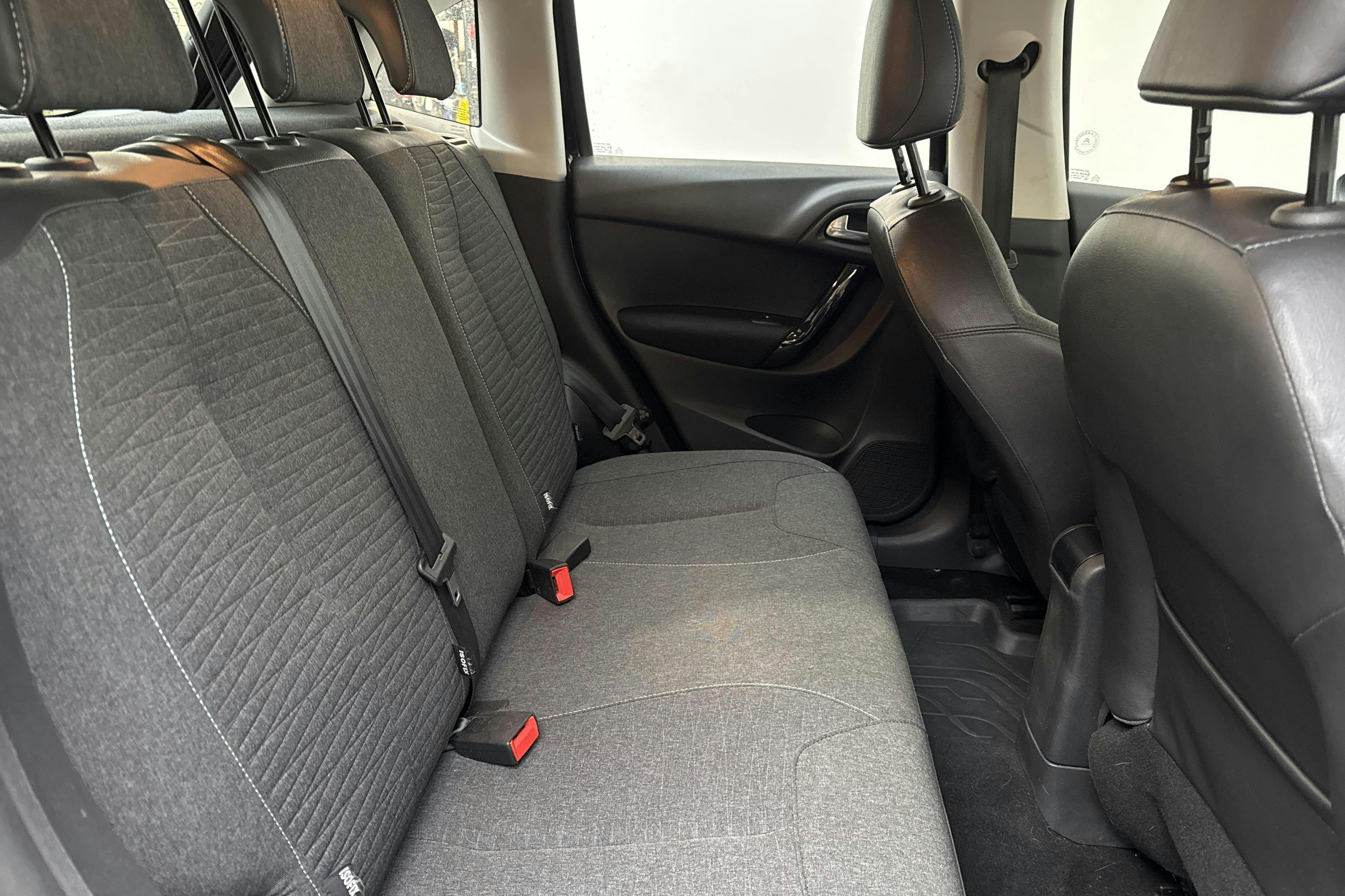 Vehicle Image 8