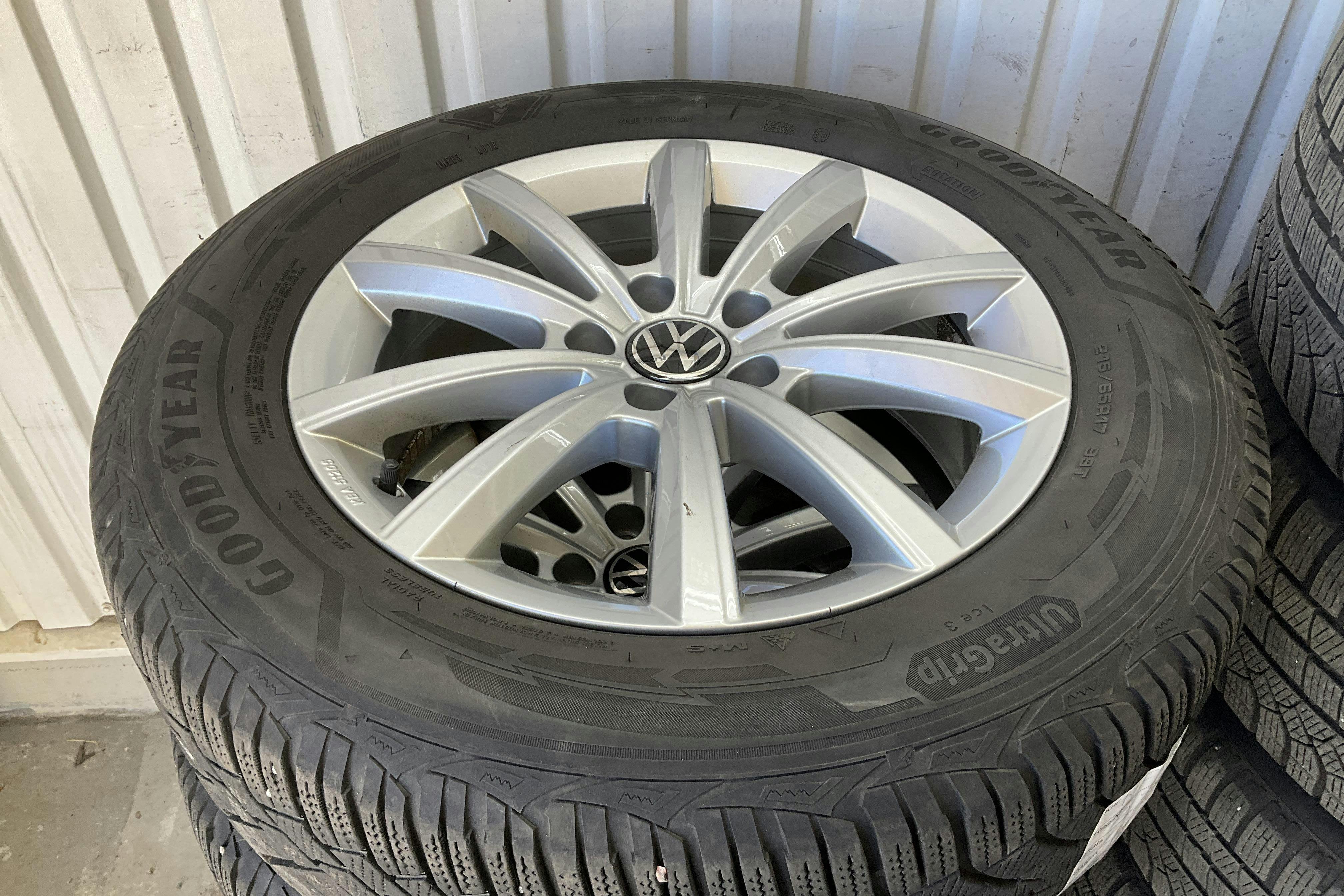 Vehicle Image 12