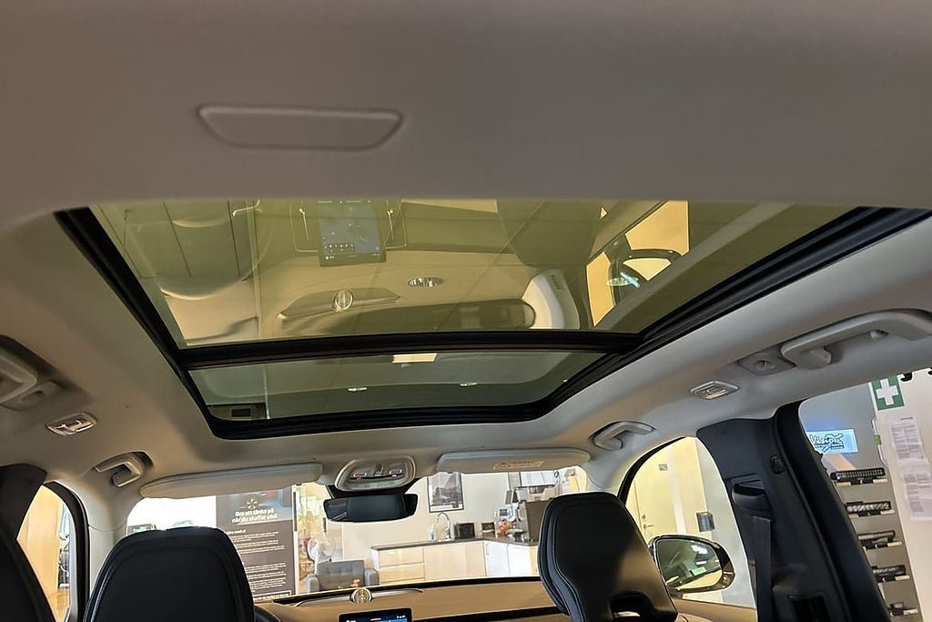 Vehicle Image 33
