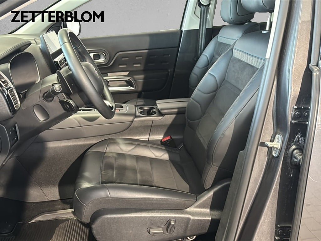 Vehicle Image 7