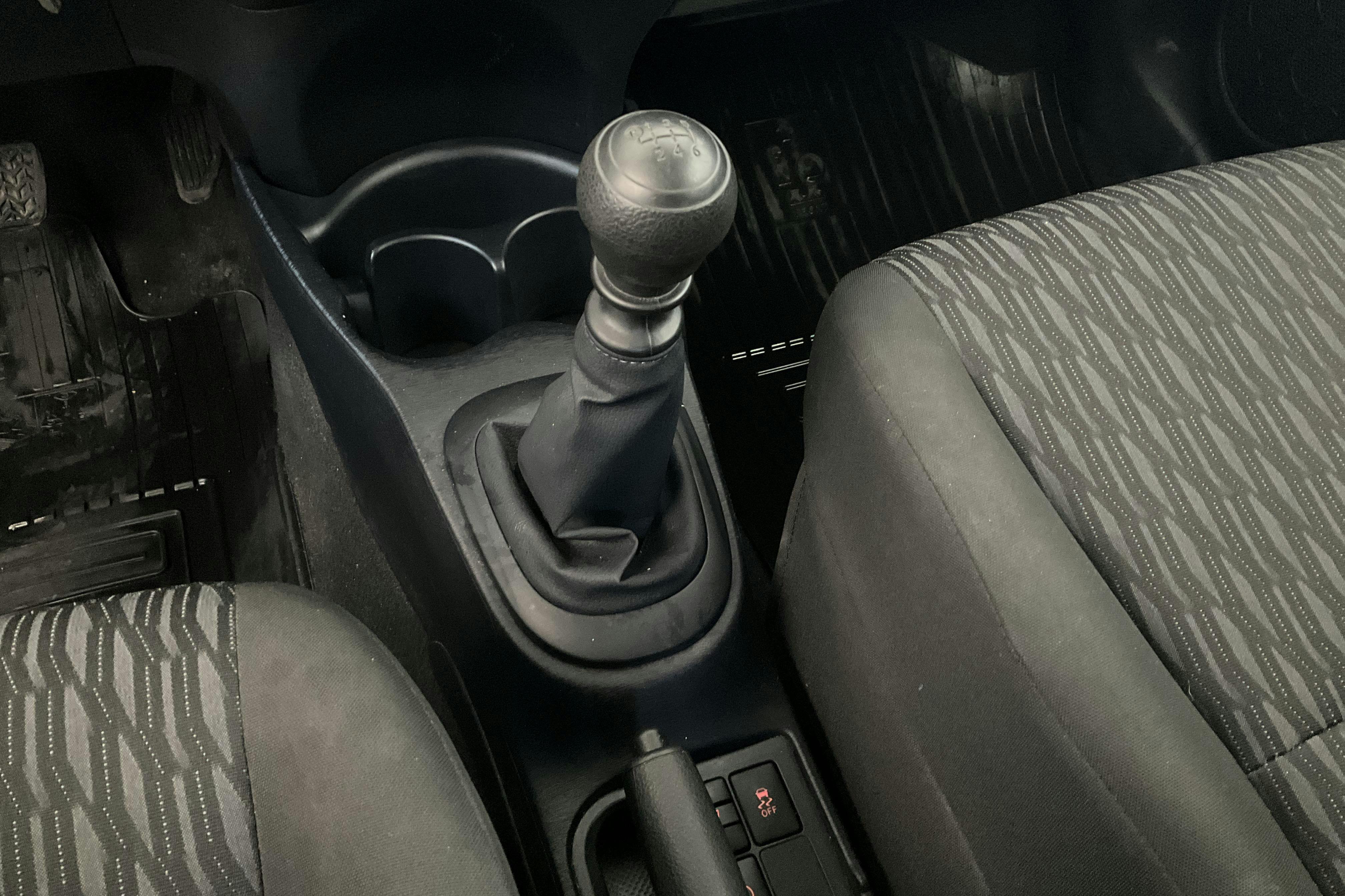 Vehicle Image 12