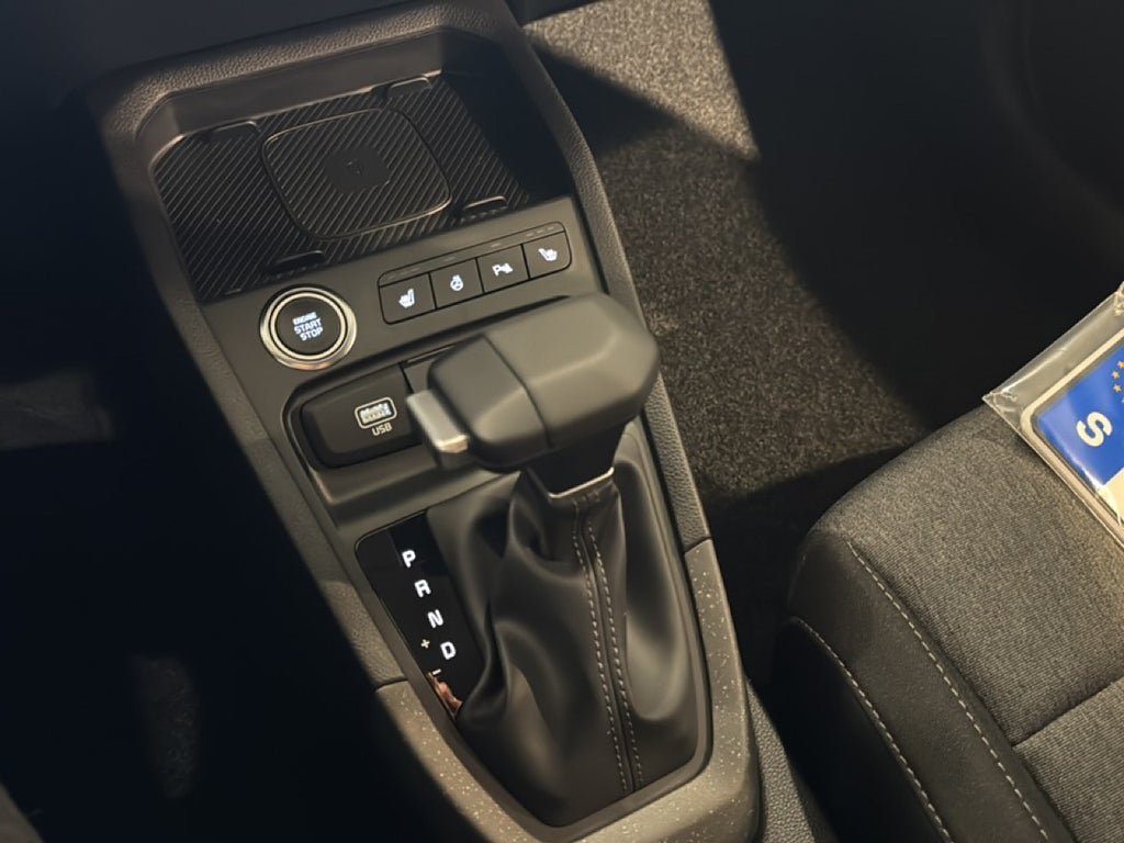 Vehicle Image 12