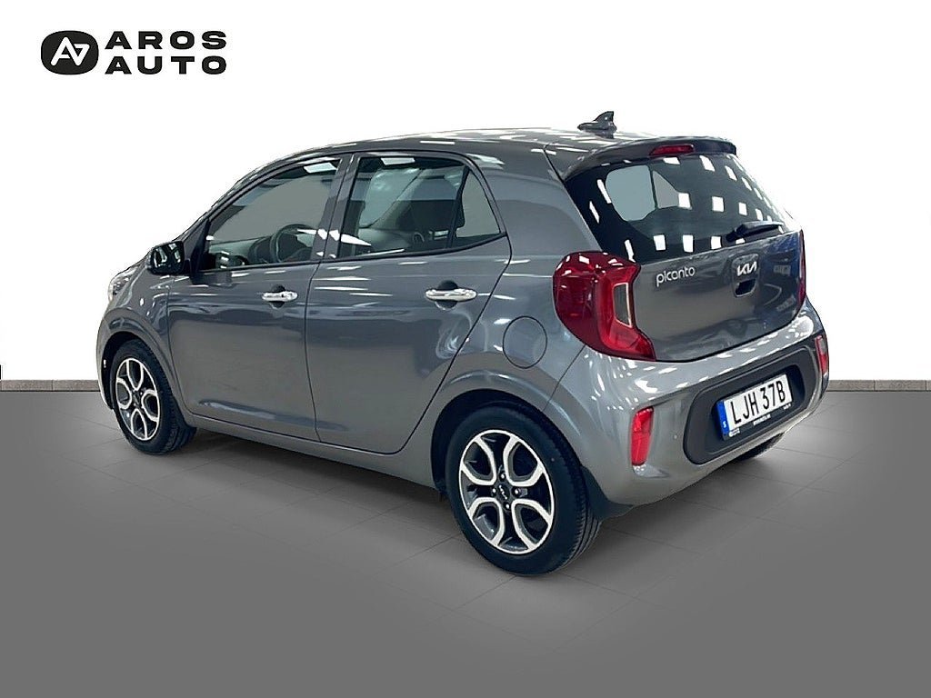 Vehicle Image 6