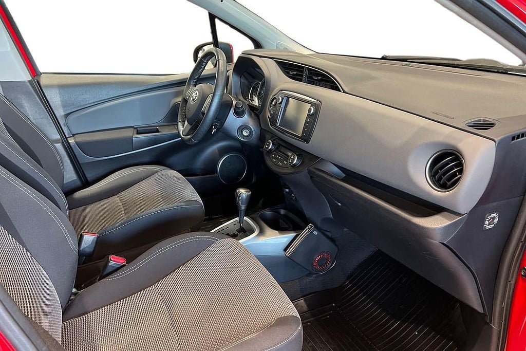 Vehicle Image 13