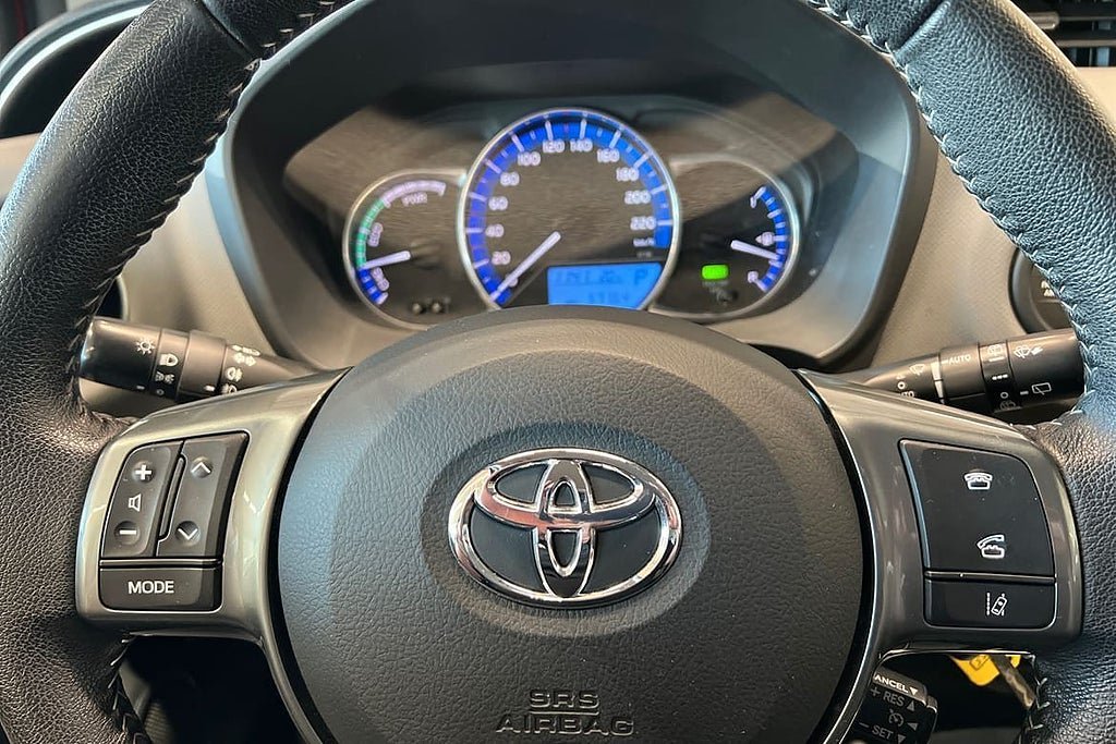 Vehicle Image 17