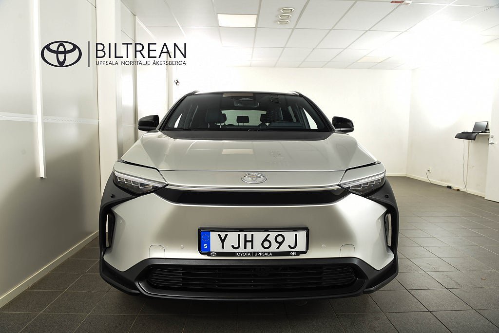 Vehicle Image 5