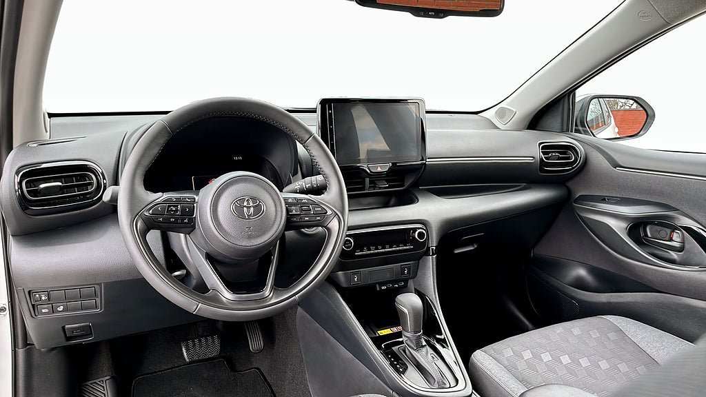 Vehicle Image 10