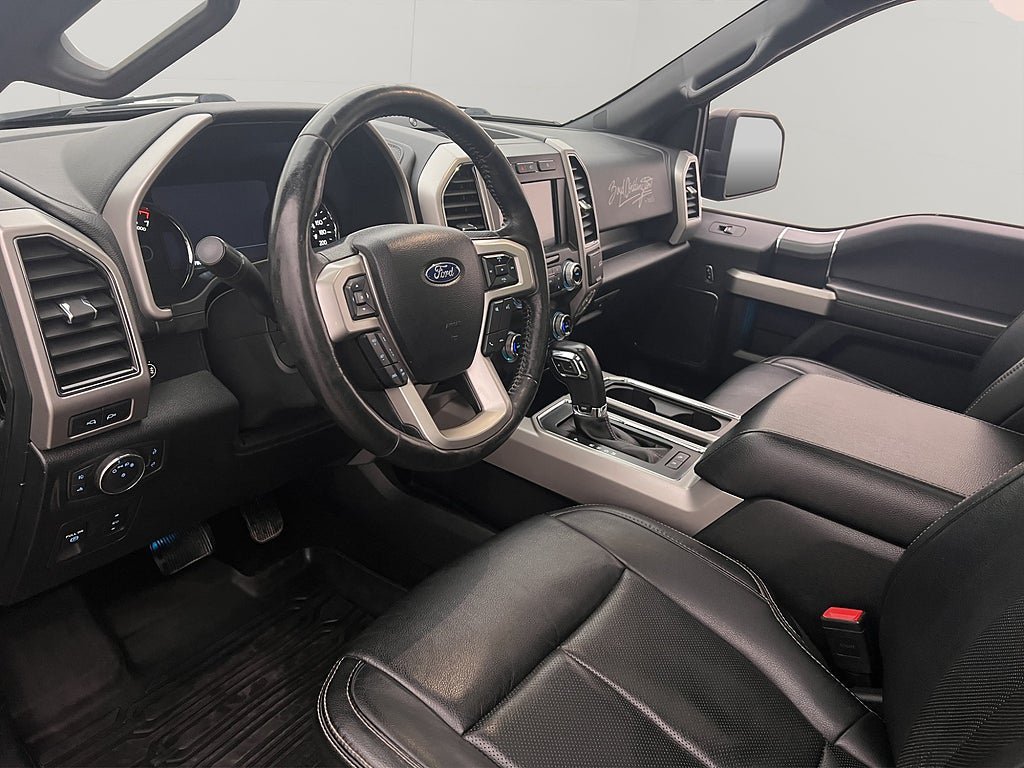 Vehicle Image 16