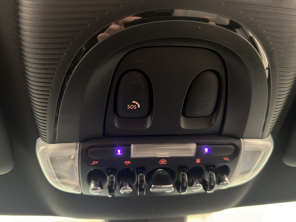 Vehicle Image 32