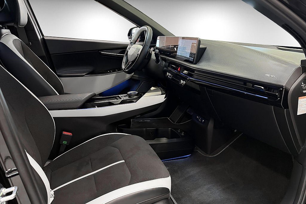 Vehicle Image 16