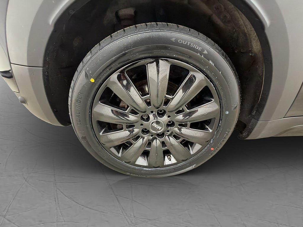 Vehicle Image 36