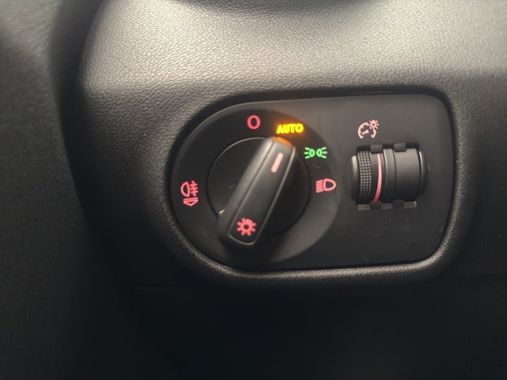 Vehicle Image 25