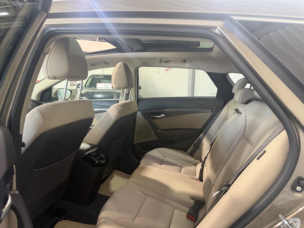 Vehicle Image 13