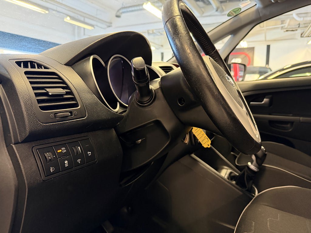 Vehicle Image 13