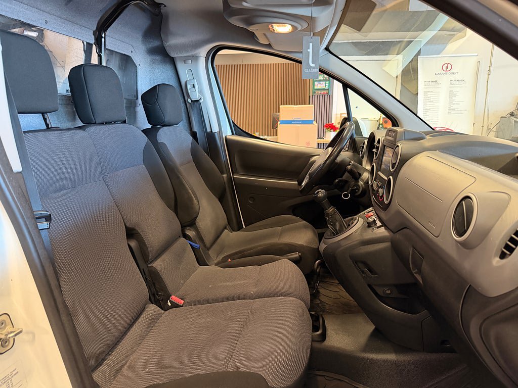 Vehicle Image 17