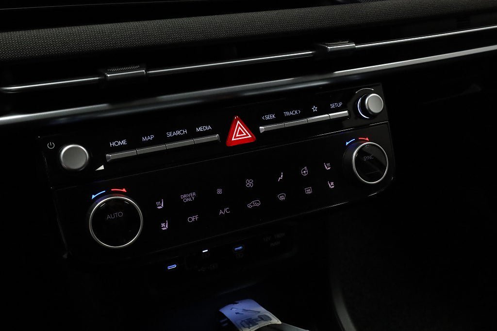 Vehicle Image 25