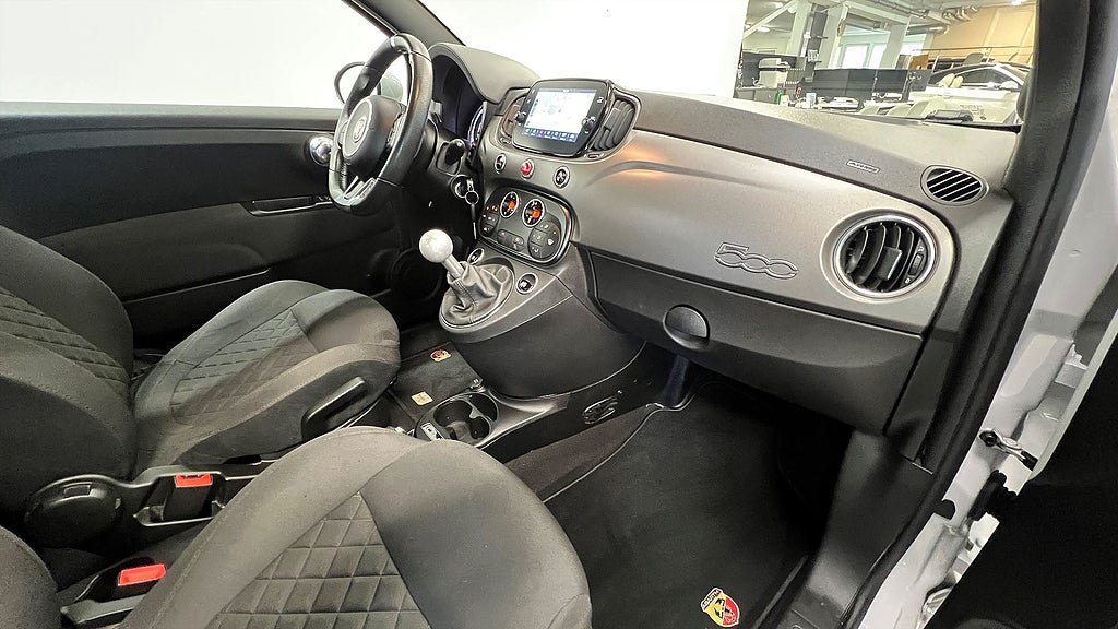 Vehicle Image 16