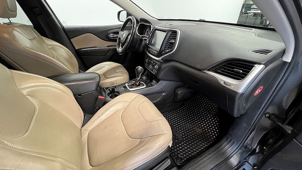 Vehicle Image 18