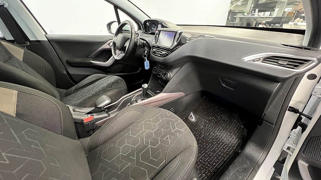 Vehicle Image 18