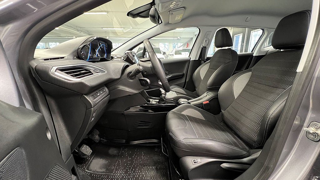 Vehicle Image 12