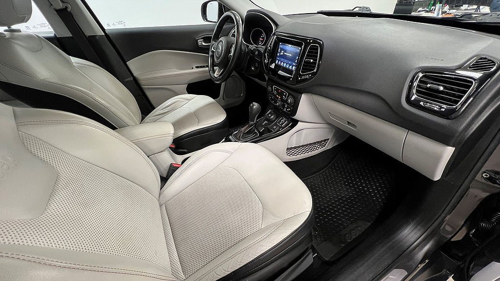 Vehicle Image 18