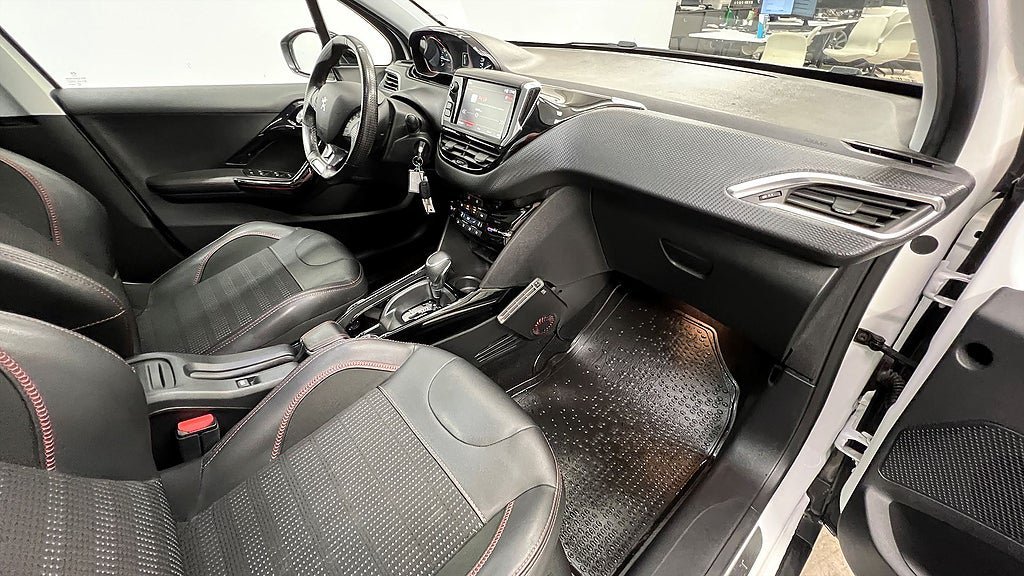 Vehicle Image 18