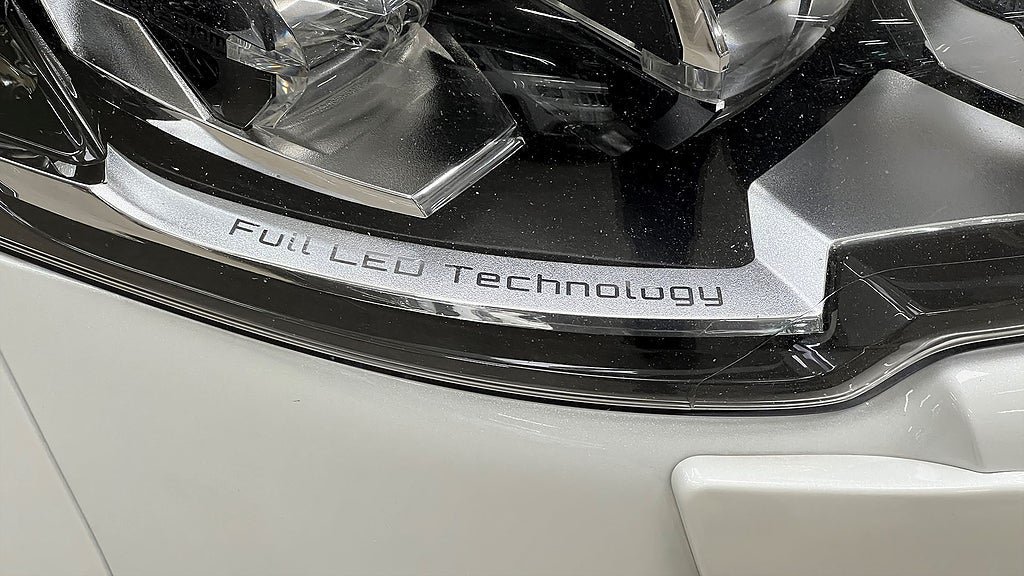 Vehicle Image 25