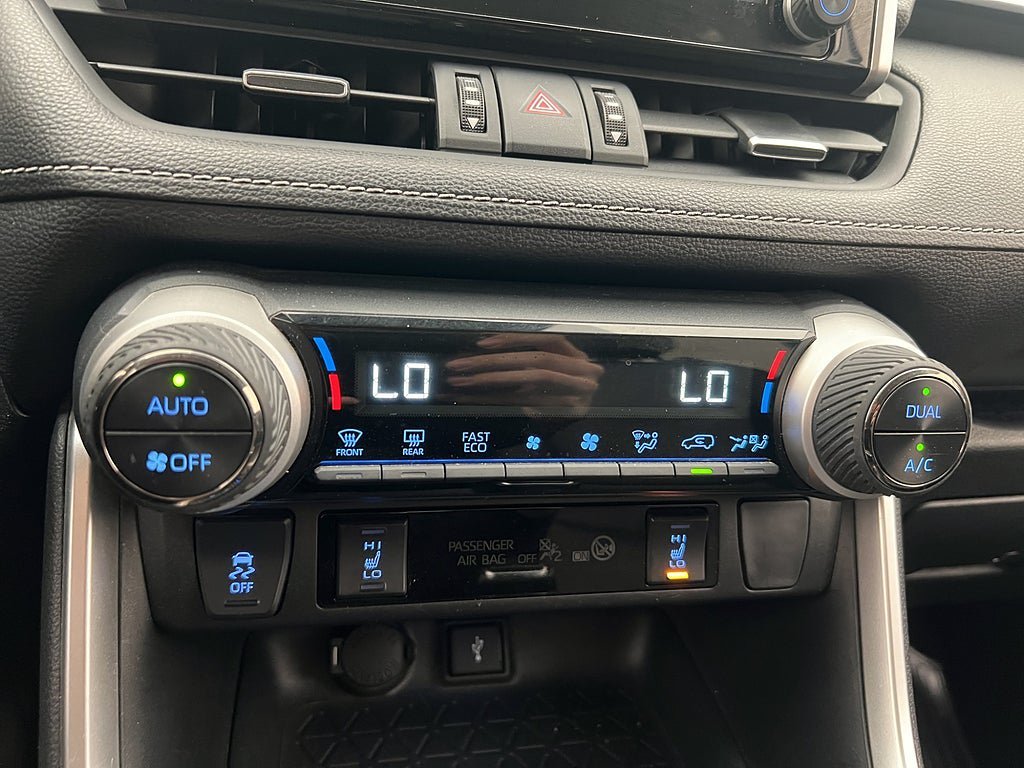 Vehicle Image 28
