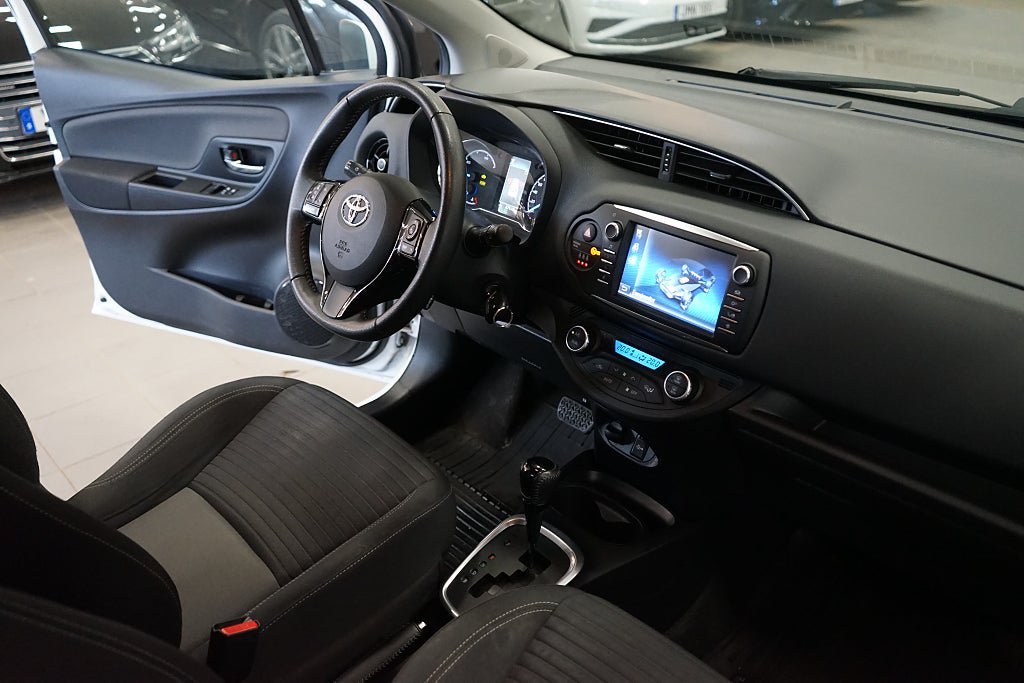 Vehicle Image 11