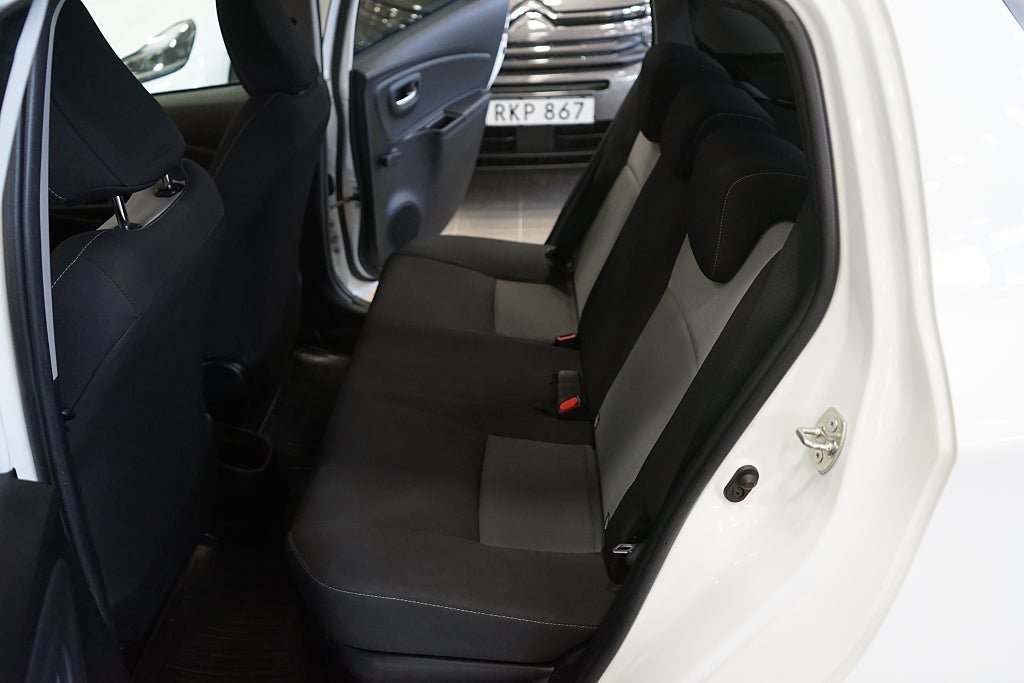 Vehicle Image 12