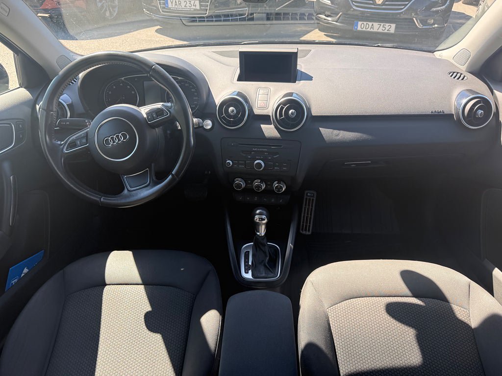 Vehicle Image 7