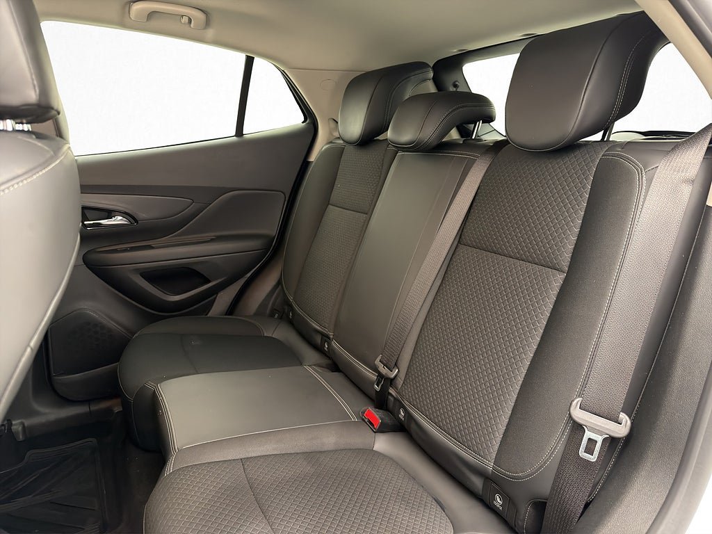 Vehicle Image 25