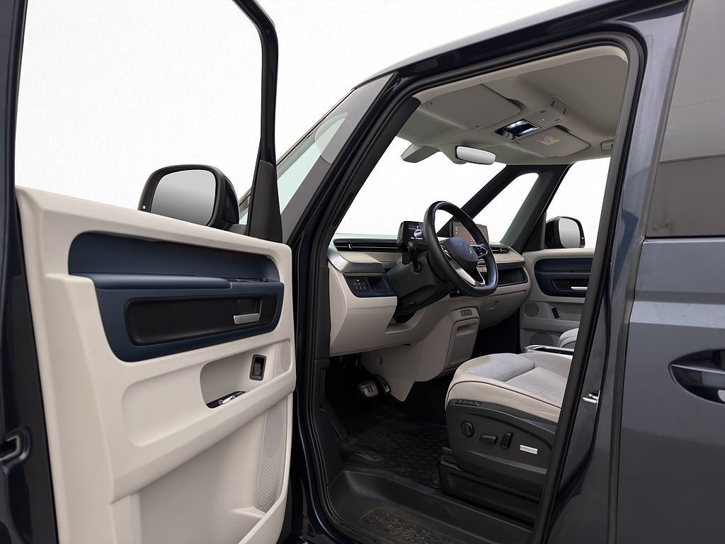 Vehicle Image 13