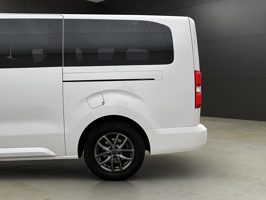 Vehicle Image 28