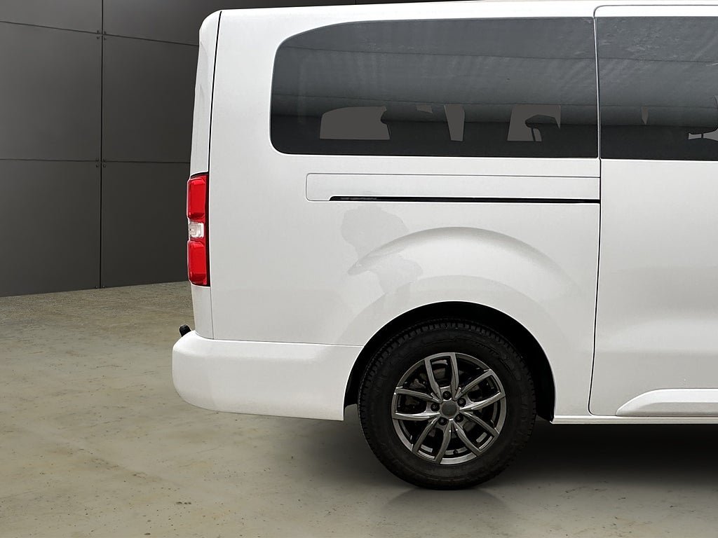 Vehicle Image 29
