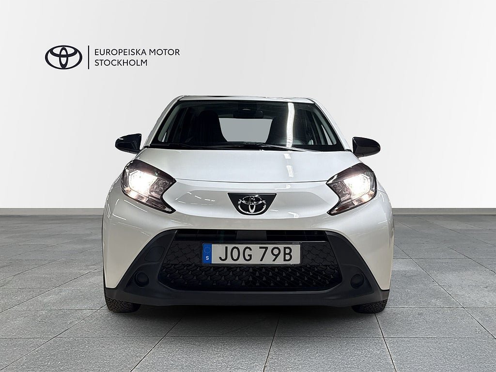 Vehicle Image 6