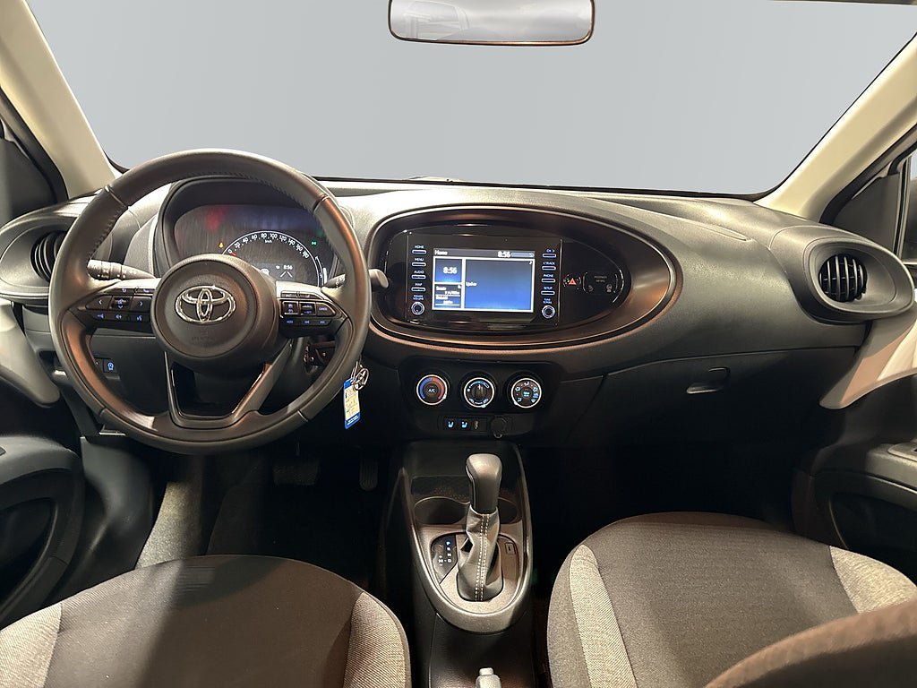 Vehicle Image 9
