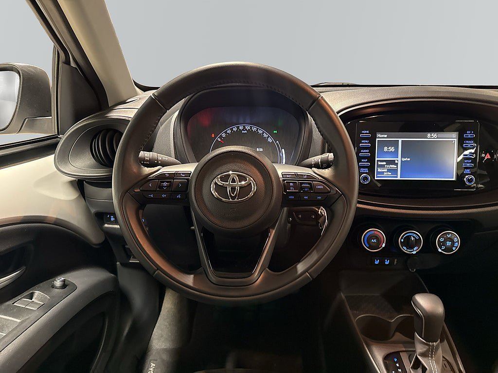 Vehicle Image 10