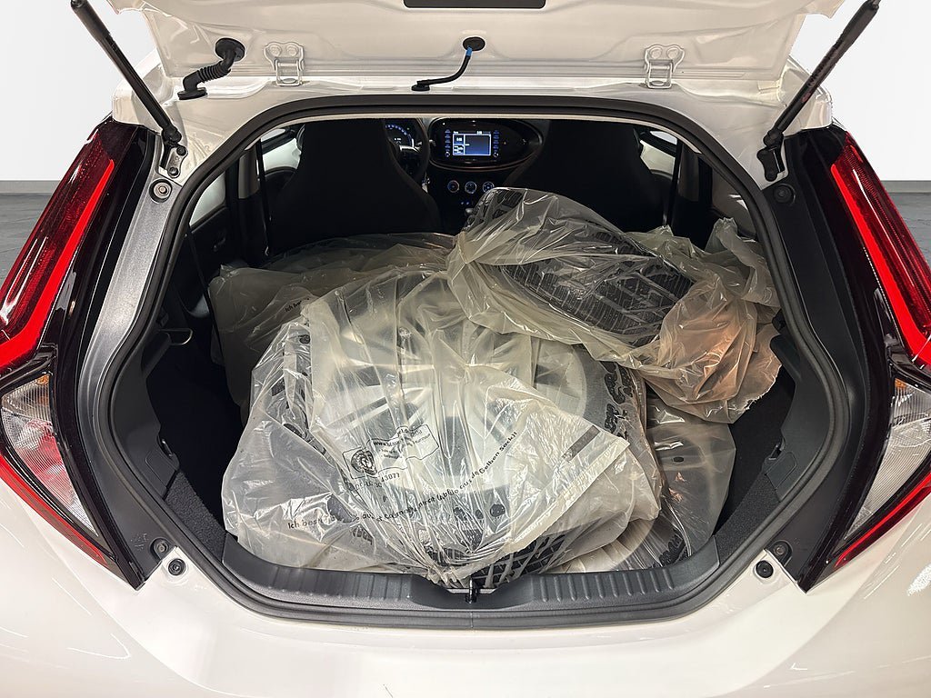 Vehicle Image 11