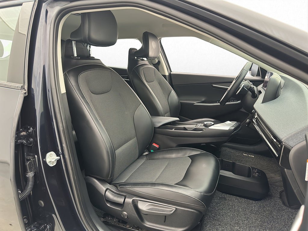 Vehicle Image 33