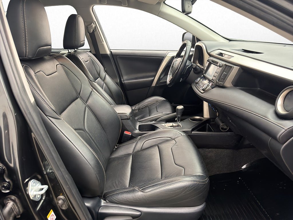 Vehicle Image 25
