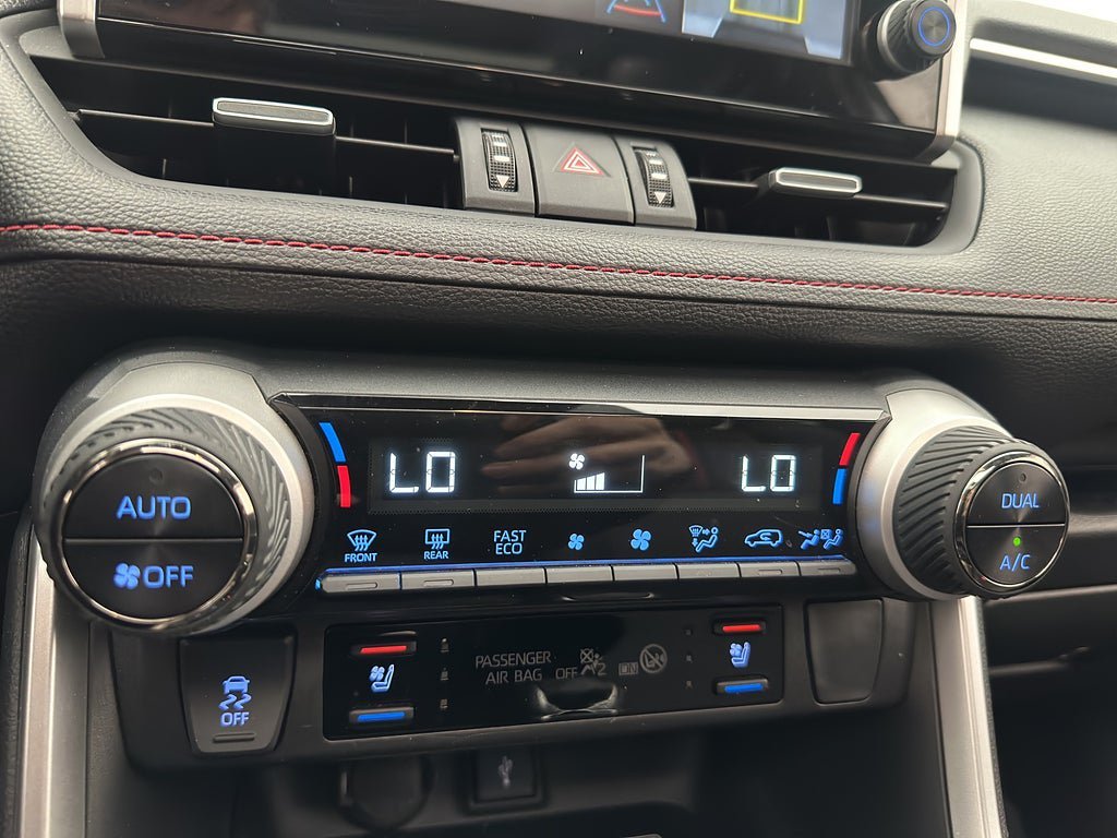 Vehicle Image 24