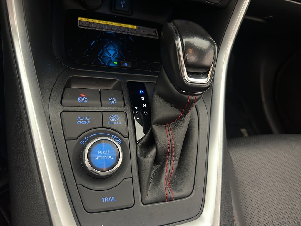 Vehicle Image 25