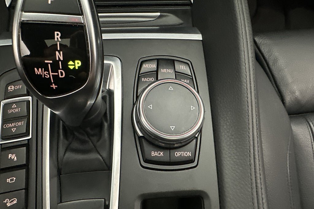 Vehicle Image 32
