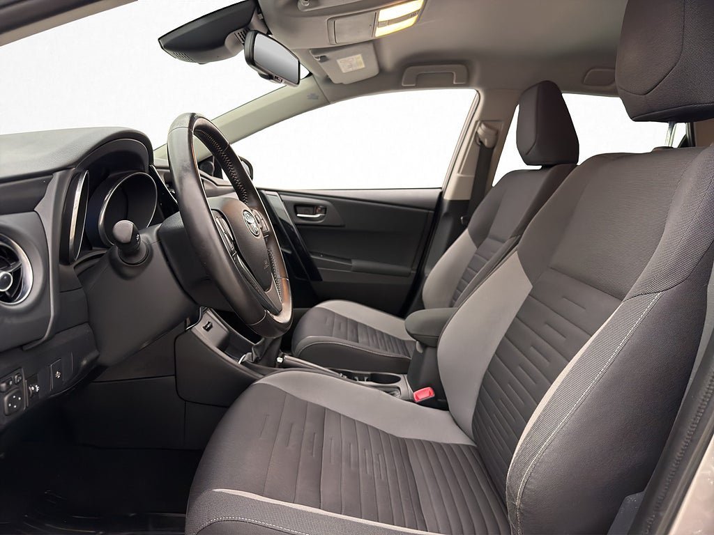 Vehicle Image 12
