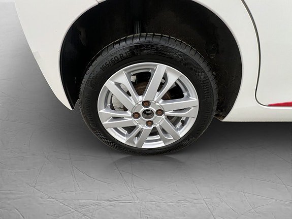 Vehicle Image 12