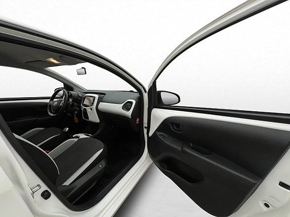 Vehicle Image 15