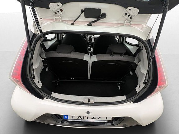 Vehicle Image 16